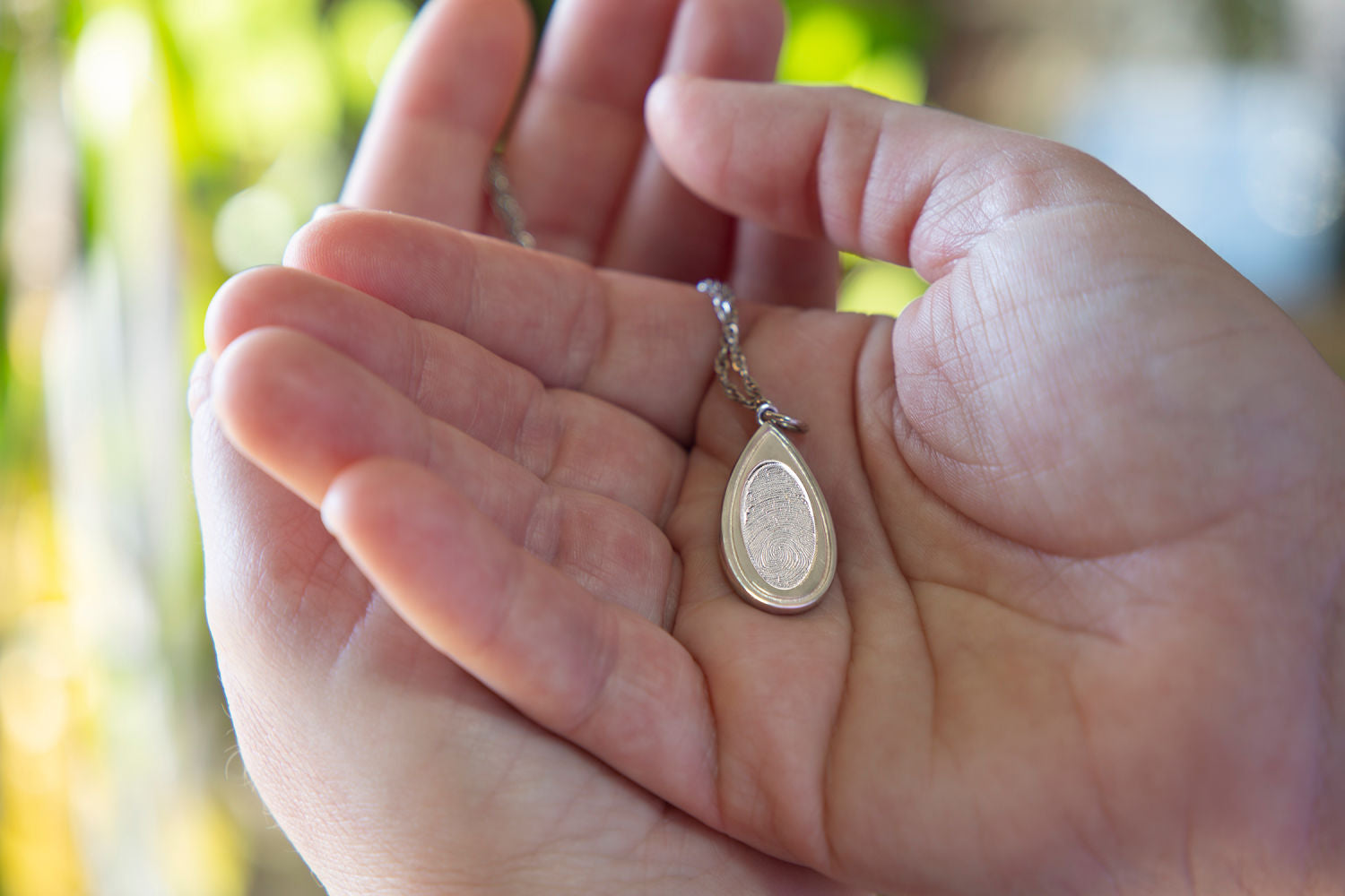 How to Choose a Pendant for Cremation Fingerprint Jewelry